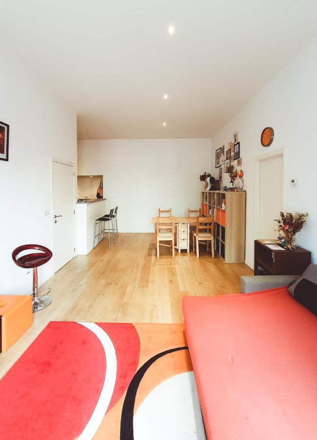 Room At Chicken'S Shared Appartment ブリュッセル エクステリア 写真