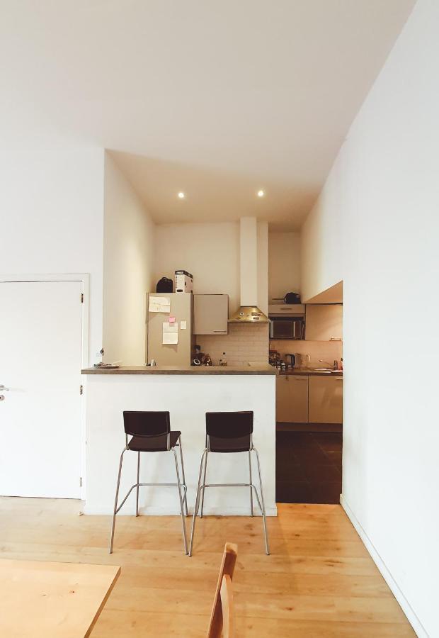 Room At Chicken'S Shared Appartment ブリュッセル エクステリア 写真