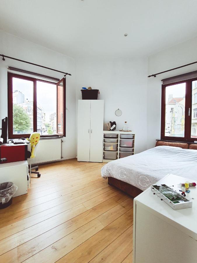 Room At Chicken'S Shared Appartment ブリュッセル エクステリア 写真