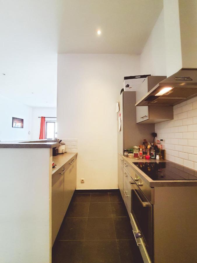 Room At Chicken'S Shared Appartment ブリュッセル エクステリア 写真