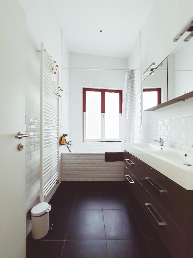 Room At Chicken'S Shared Appartment ブリュッセル エクステリア 写真