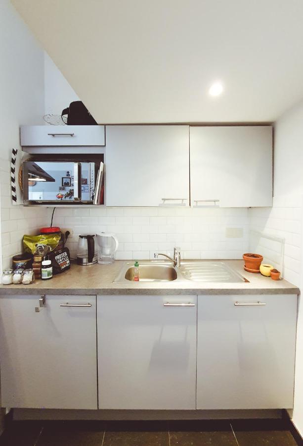 Room At Chicken'S Shared Appartment ブリュッセル エクステリア 写真